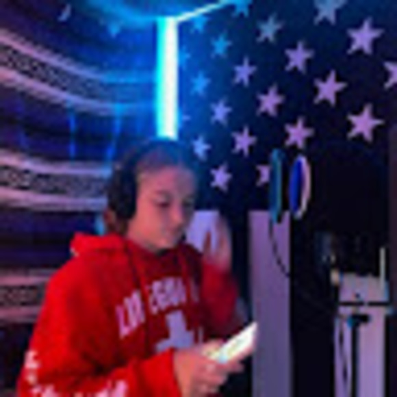 Meet your Posher, Elli - Picture 1 of 1